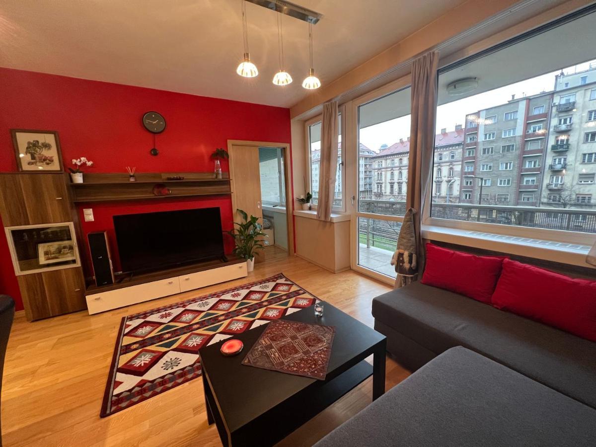 Luxury Apartment Dunapest With Spa And Pool Budapest Exteriör bild